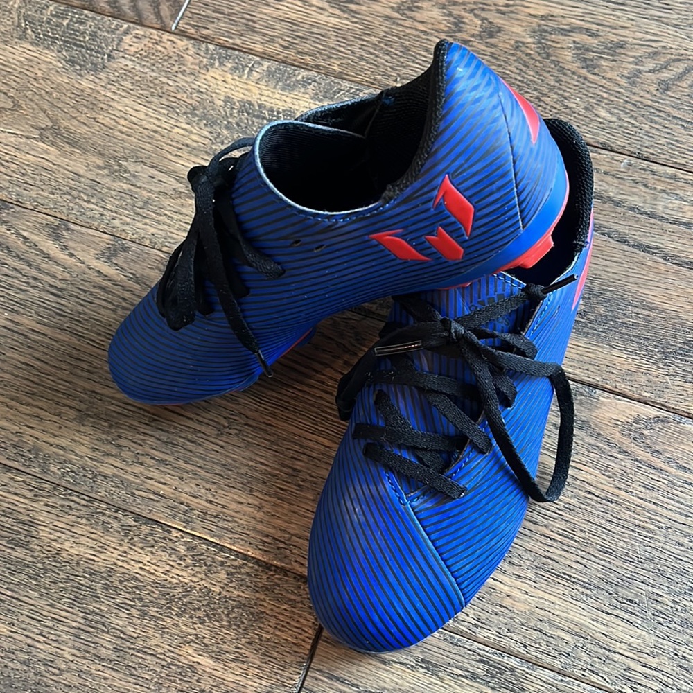 Adidas Nemeriz ground cleats
